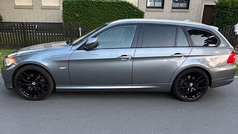 Gebraucht BMW 320 Exclusive 170 PS (125 kW) 2011 Grau Kombi