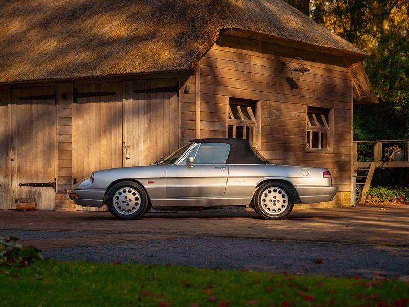 Gebraucht Alfa Romeo Spider 117 PS (86 kW) 1991 Grau Cabrio