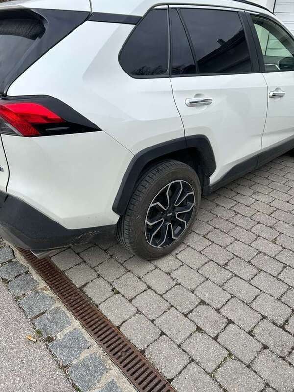Weiß Gebraucht 2019 Toyota RAV4 Multidrive S SUV | 28.000 € (Teuer) - Bild 1/4