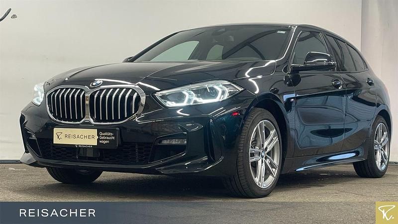Saphirschwarz metallic Gebraucht 2023 BMW 120 Efficient Dynamics Kleinwagen | 28.990 € (Guter Preis) - Bild 1/4