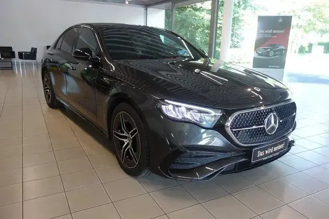 Gebraucht Mercedes E220 AMG line 197 PS (144 kW) 2025 Lack graphitgrau Limousine
