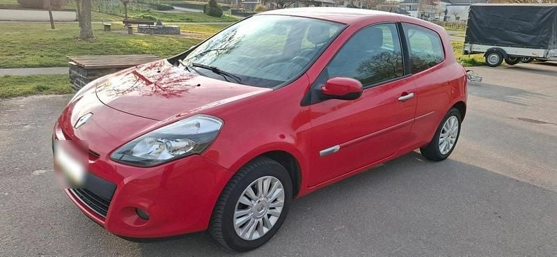 Gebraucht Renault Clio II Dynamique 75 PS (55 kW) 2010 Rot Kleinwagen
