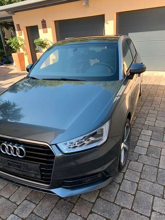 Daytonagrau Gebraucht 2017 Audi A1 Sportback Sport Kleinwagen | 17.900 € (Etwas zu teuer) - Bild 1/4