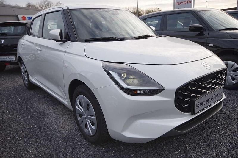 Gebraucht Suzuki Swift Club 83 PS (61 kW) 2025 Pure white pearl Limousine