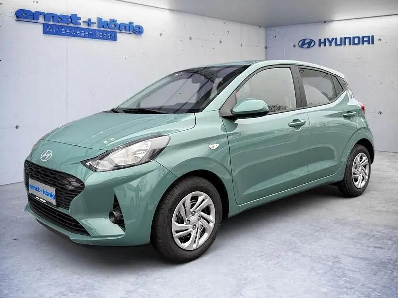 Mangrove green Gebraucht 2024 Hyundai i10 Select Kleinwagen | 15.870 € (Fairer Preis) - Bild 1/4