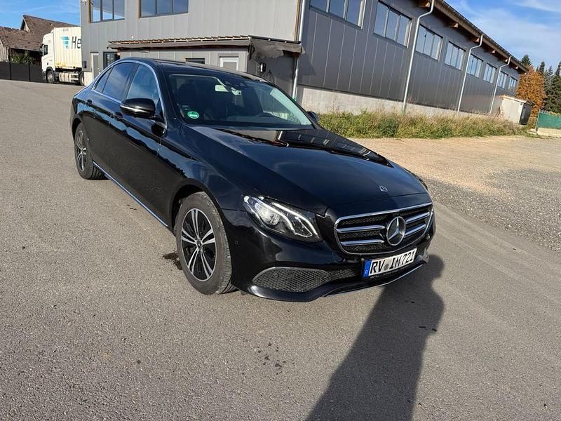 Gebraucht Mercedes E220 194 PS (142 kW) 2019 Schwarz Limousine