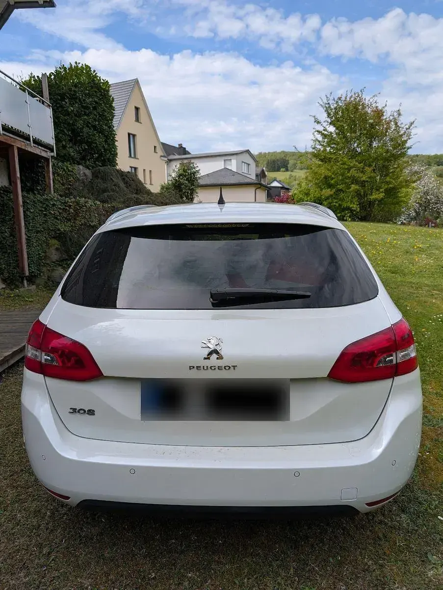 Gebraucht Peugeot 308 Allure 150 PS (110 kW) 2017 Weiß Kombi