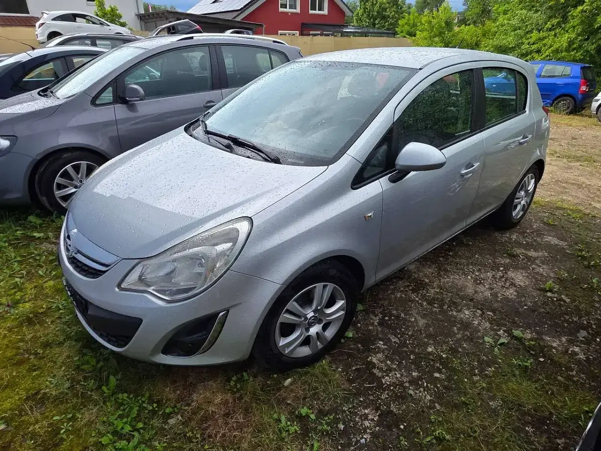 Gebraucht Opel Corsa Active 86 PS (63 kW) 2013 Silber Kleinwagen