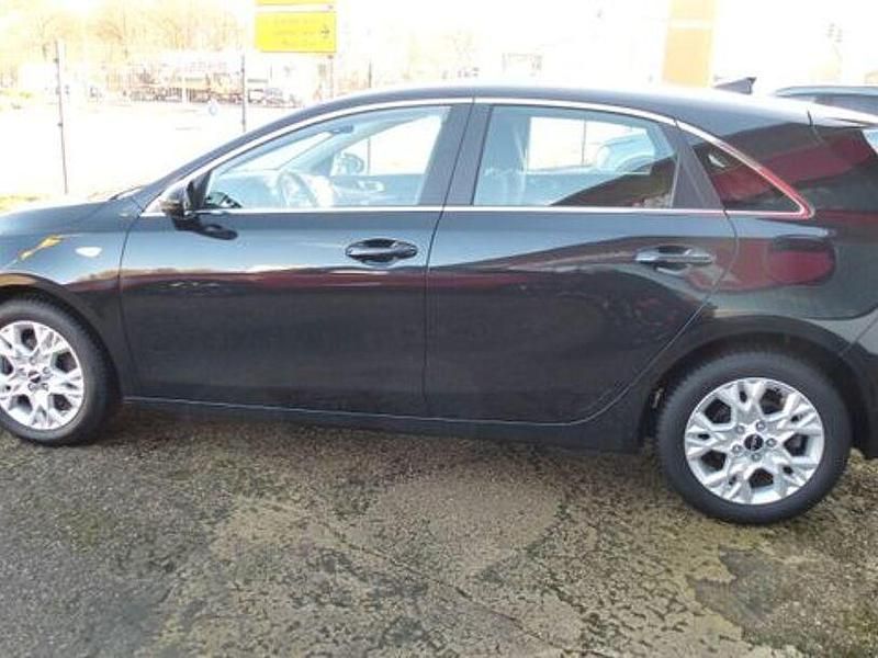 Gebraucht Kia Ceed Vision 160 PS (117 kW) 2022 Schwarz Kleinwagen