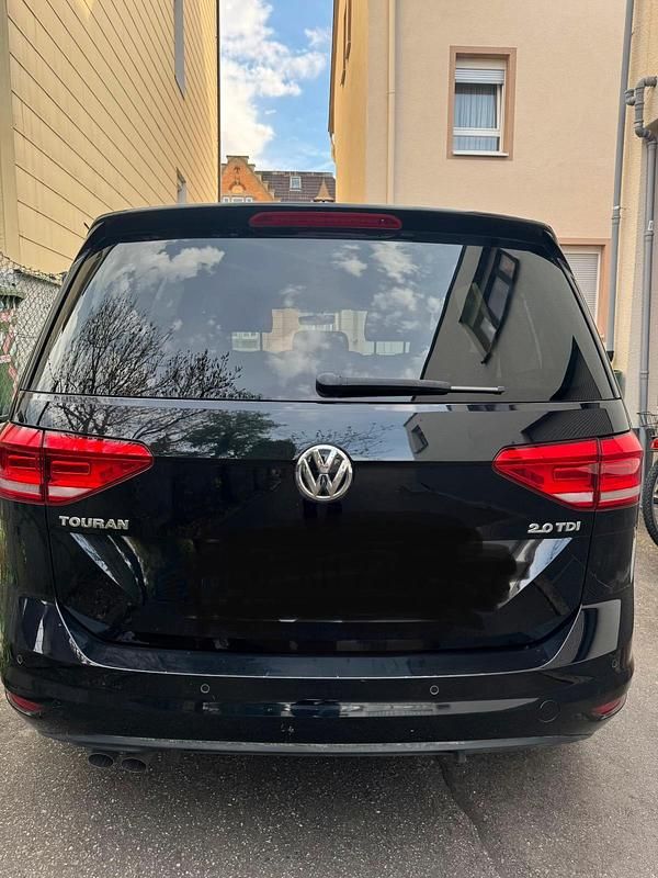 Gebraucht VW Touran 150 PS (110 kW) 2016 Schwarz Van / Kleinbus