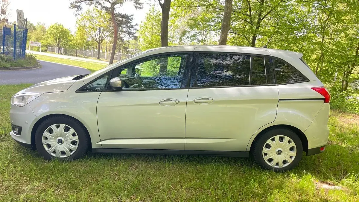Gebraucht Ford Grand C-Max Titanium 120 PS (88 kW) 2019 Silber Van / Kleinbus