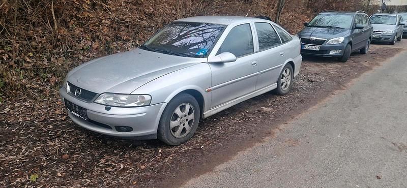 Silber Gebraucht 2001 Opel Vectra Kombi | 600 € (Superpreis) - Bild 1/4