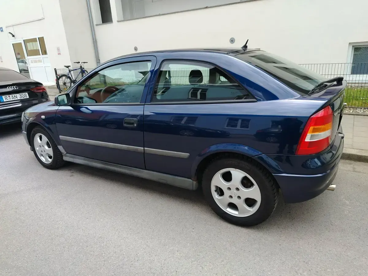 Gebraucht Opel Astra 75 PS (55 kW) 2000 Blau Limousine