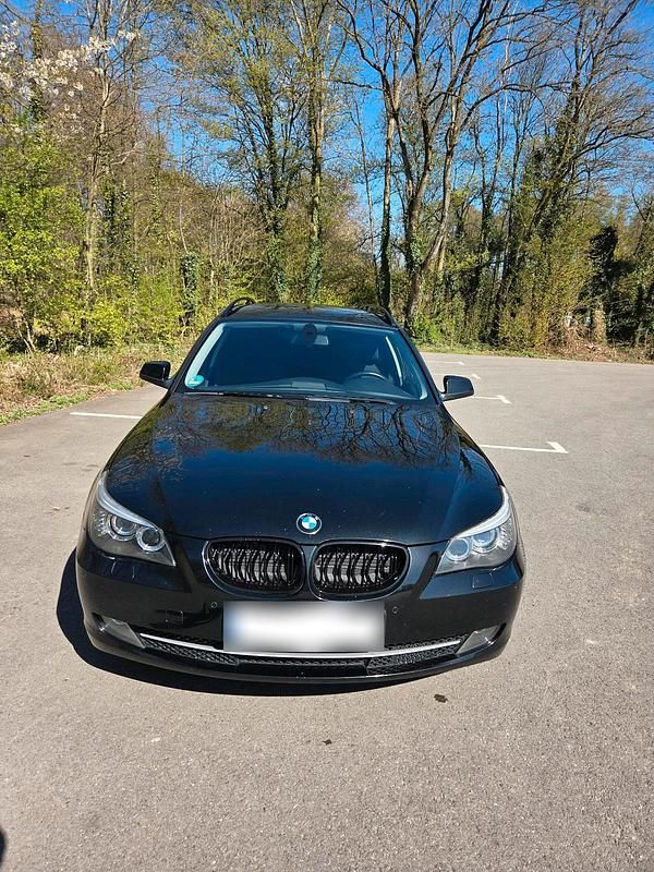 Gebraucht BMW 525 197 PS (144 kW) 2009 Schwarz Kombi