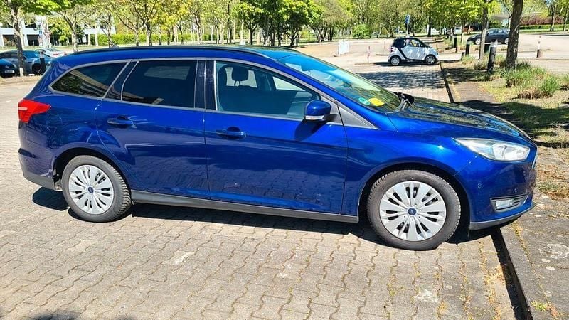 Second-hand Ford Focus Titanium 101 CP (74 kW) 2018 Albastru Break