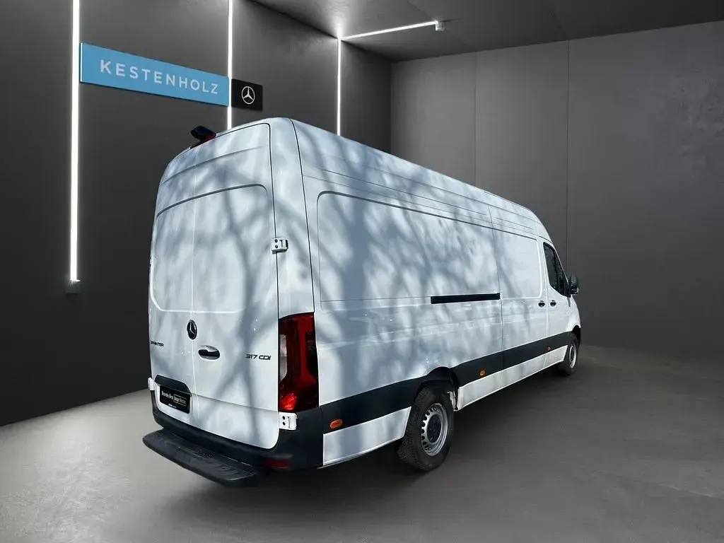 Używany Mercedes Sprinter 170 KM (125 kW) 2024 Biały Van