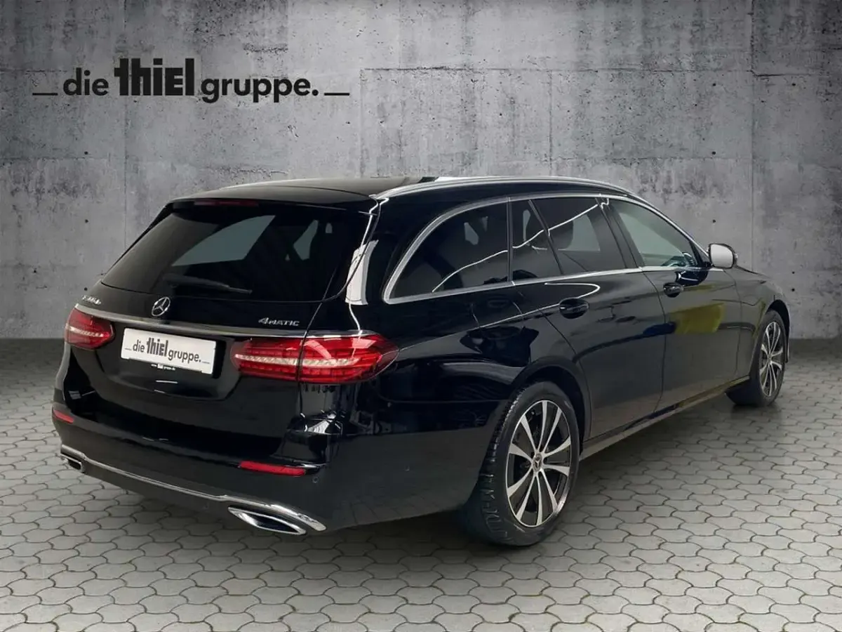 Gebraucht Mercedes E300 Avantgarde 306 PS (225 kW) 2022 Schwarz Kombi