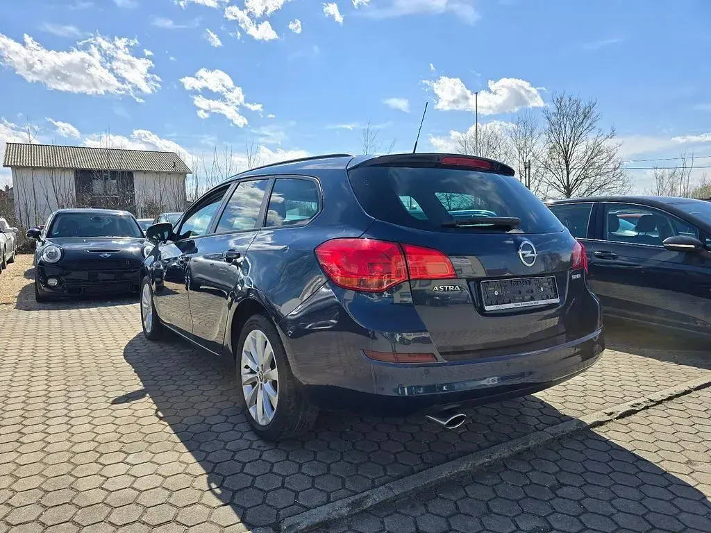 Gebraucht Opel Astra 140 PS (102 kW) 2012 Blau Kombi