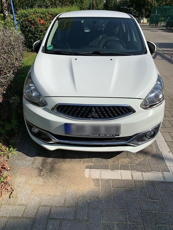 Weiß Gebraucht 2017 Mitsubishi Space Star Kleinwagen | 5.800 € (Fairer Preis) - Bild 1/4