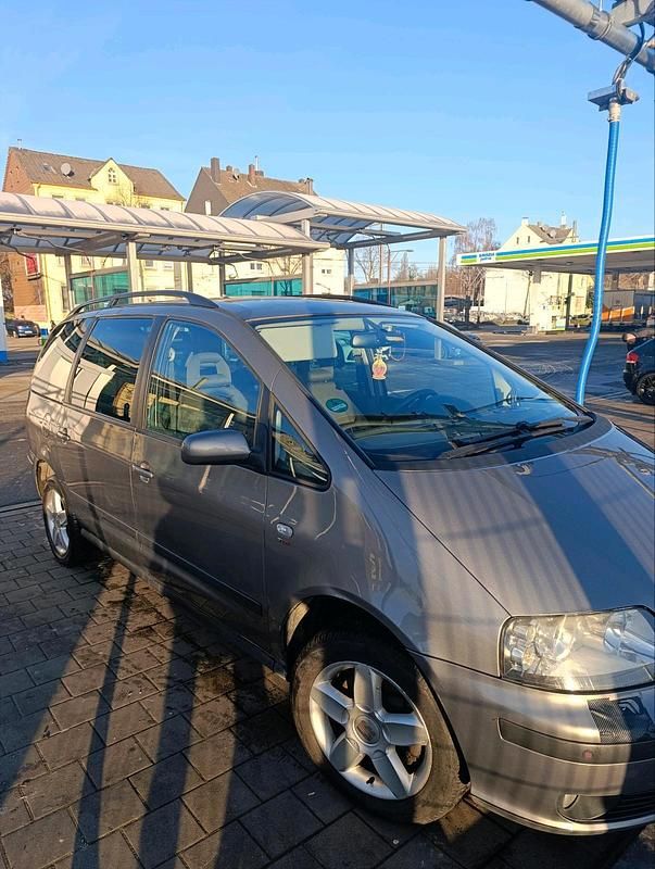 Grau Gebraucht 2007 Seat Alhambra Van / Kleinbus | 3.000 € (Fairer Preis) - Bild 1/4
