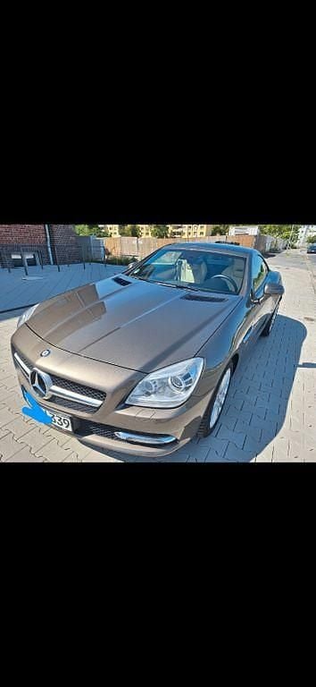 Grau Gebraucht 2011 Mercedes SLK200 Edition 1 Cabrio | 21.800 € (Etwas zu teuer) - Bild 1/4
