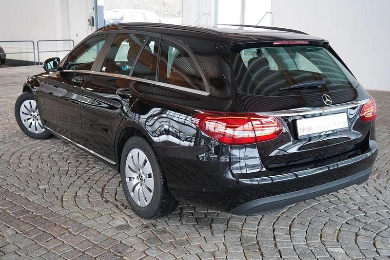 Gebraucht Mercedes C200 Avantgarde 160 PS (117 kW) 2020 Schwarz Kombi