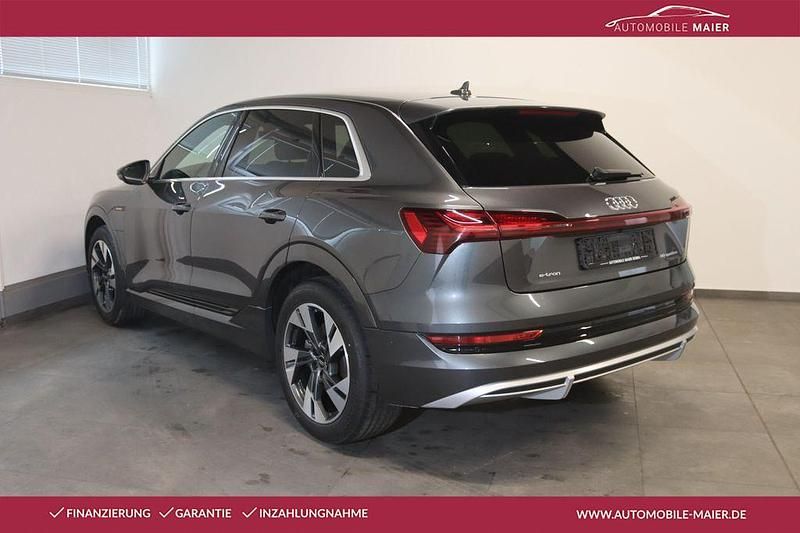 Second-hand Audi e-tron S-Line 230 kW (313 CP) 2022 Gri SUV