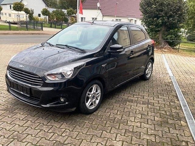Schwarz Gebraucht 2017 Ford Ka Plus Cool & Sound Edition Kleinwagen | 8.895 € (Fairer Preis) - Bild 1/4