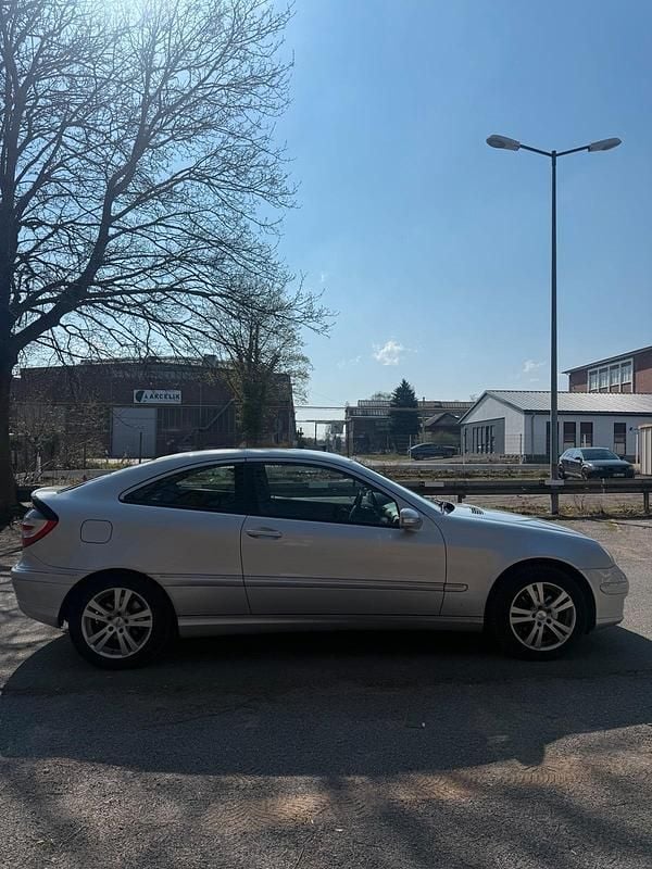 Gebraucht Mercedes C200 122 PS (89 kW) 2004 Silber Kleinwagen