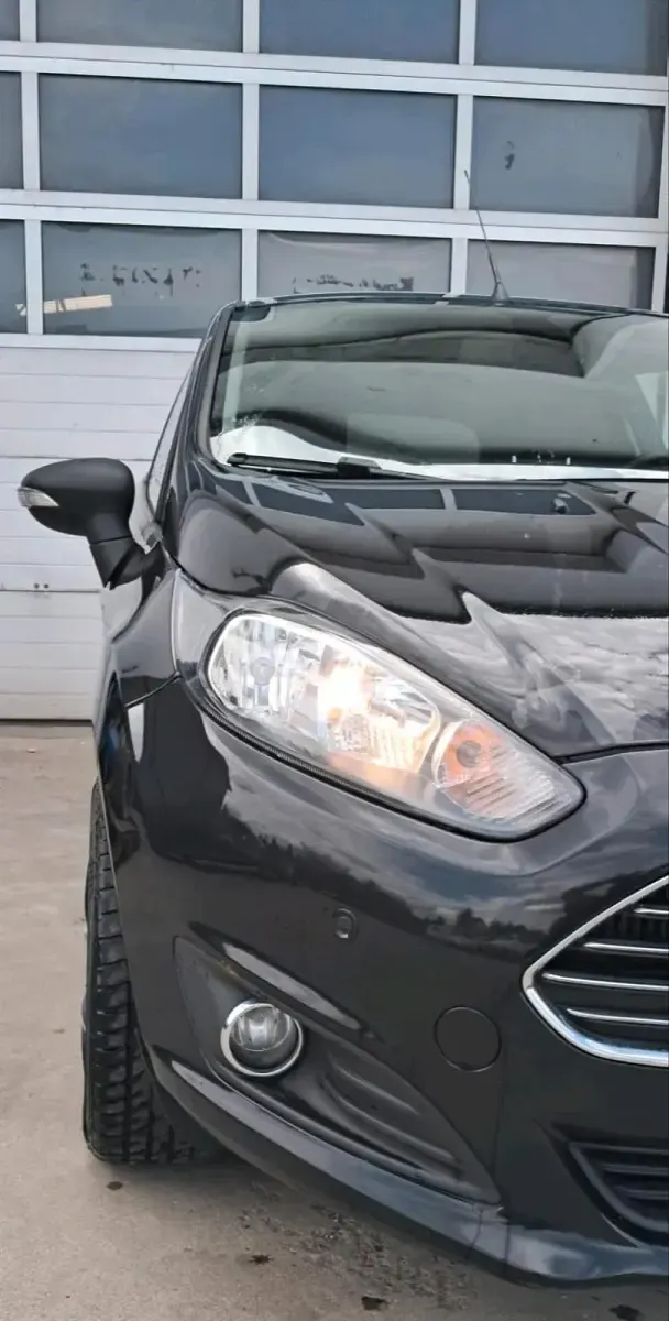 Gebraucht Ford Fiesta 90 PS (66 kW) 2016 Schwarz Kleinwagen