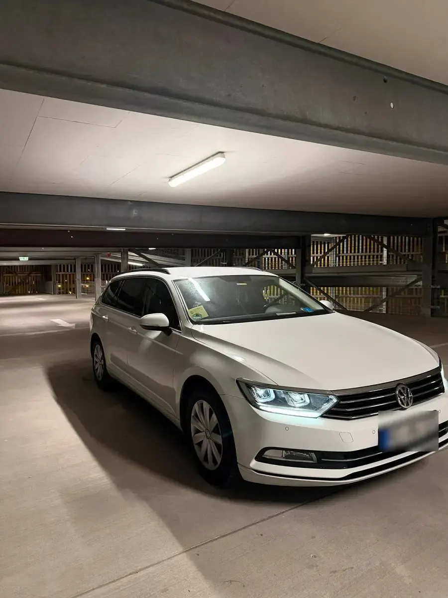 Gebraucht VW Passat 150 PS (110 kW) 2018 Weiß Kombi