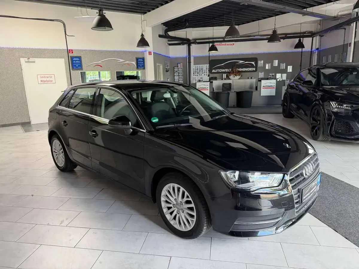 Gebraucht Audi A3 Ambiente 105 PS (77 kW) 2013 Brillantschwarz Kleinwagen