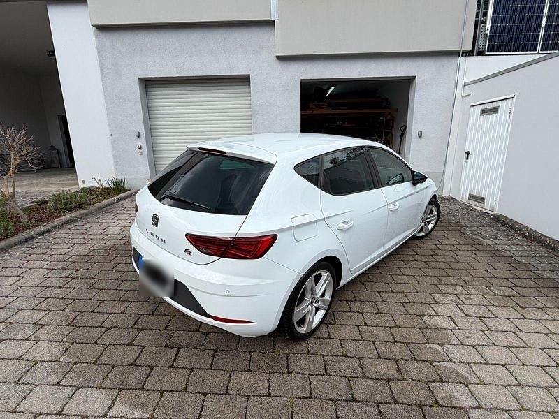 Second-hand Seat Leon FR 150 CP (110 kW) 2018 Alb Berlinǎ