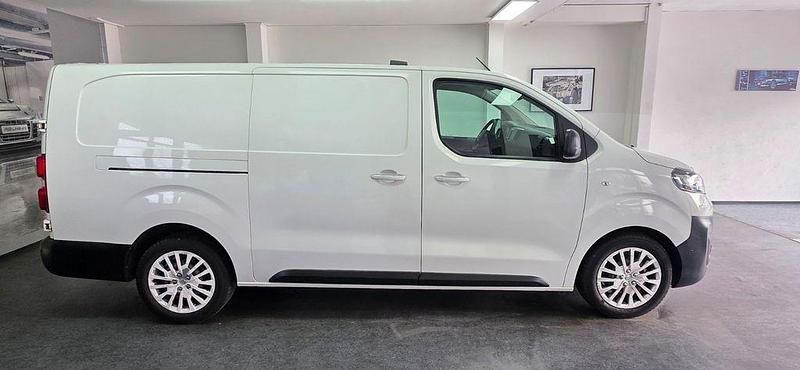 Gebraucht Opel Vivaro 122 PS (89 kW) 2020 Weiß Van / Kleinbus