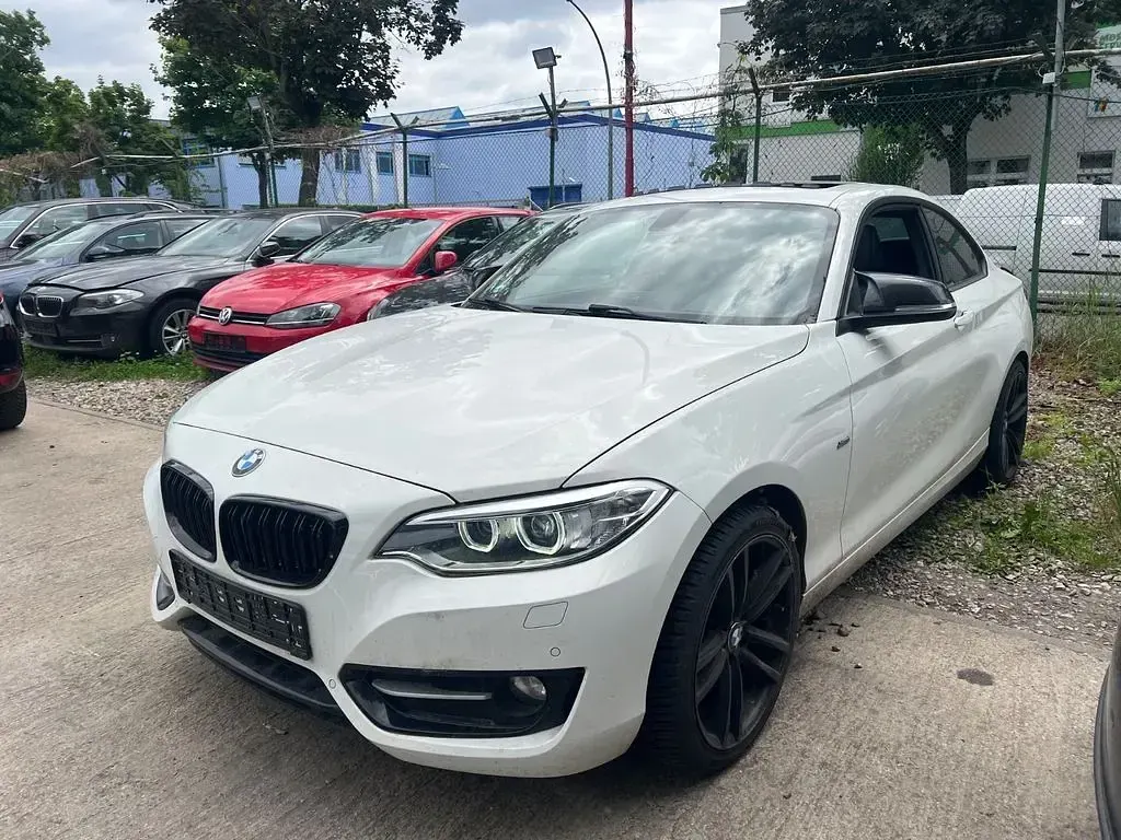 Gebraucht BMW 220 Sport Line 190 PS (139 kW) 2015 Weiß Coupé