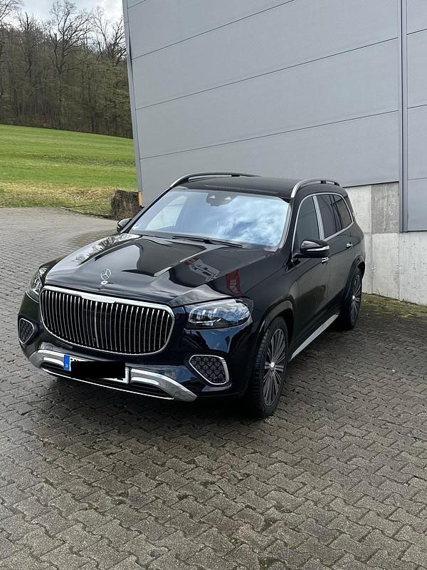 Gebraucht Mercedes GLS600 Maybach 557 PS (409 kW) 2024 Schwarz SUV
