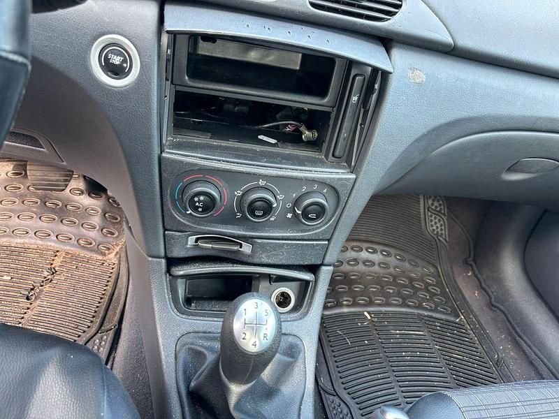 Gebraucht Renault Laguna II Dynamique 120 PS (88 kW) 2003 Silber Limousine