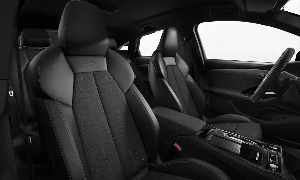 Gebraucht Audi Q6 Sportback e-tron Comfort 284 kW (387 PS) 2025 Mythosschwarz metallic SUV