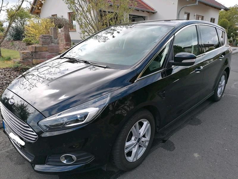 Gebraucht Ford S-MAX Titanium 150 PS (110 kW) 2017 Schwarz Van / Kleinbus