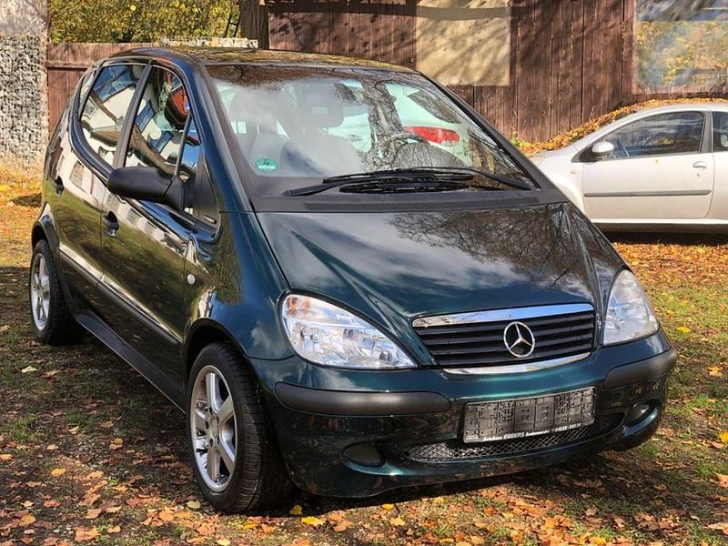 Grün Gebraucht 2002 Mercedes A160 Classic Van / Kleinbus | 1.999 € (Fairer Preis) - Bild 1/4