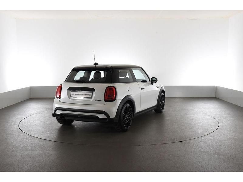 Gebraucht Mini Cooper Classic 136 PS (100 kW) 2024 Weiss Kleinwagen