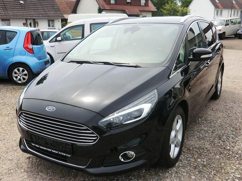 Schwarz Gebraucht 2017 Ford S-MAX Titanium Van / Kleinbus | 12.800 € (Etwas zu teuer) - Bild 1/4