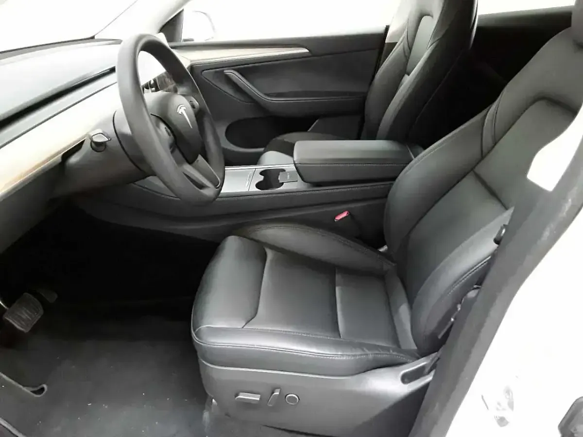 Gebraucht Tesla Model Y 378 kW (514 PS) 2023 Pearl white multicoat SUV