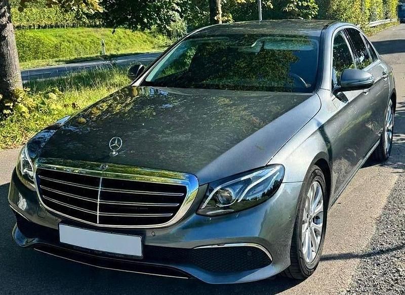 Gebraucht Mercedes E220 Exclusive 194 PS (142 kW) 2018 Grau Limousine