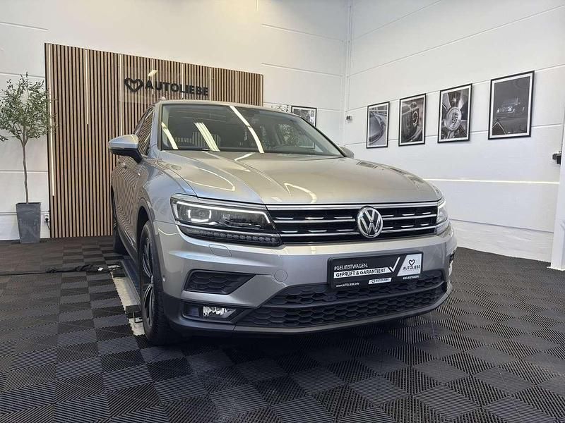 Tungsten silver Gebraucht 2018 VW Tiguan Sound SUV | 21.950 € (Guter Preis) - Bild 1/4
