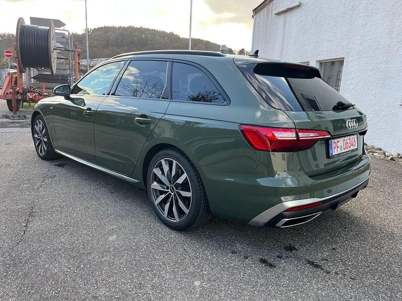 Gebraucht Audi A4 S-Line 204 PS (150 kW) 2023 Grün Kombi