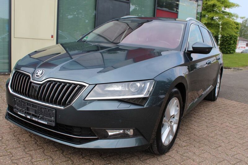 Grau Gebraucht 2019 Skoda Superb Style Kombi | 15.690 € (Etwas zu teuer) - Bild 1/4