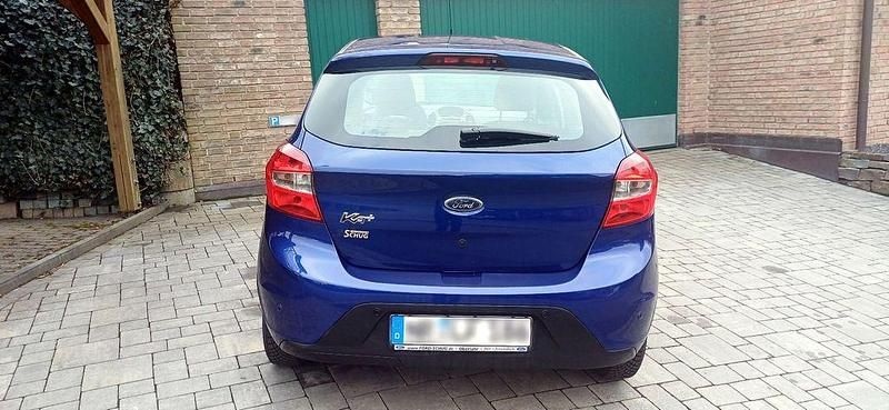 Gebraucht Ford Ka Cool & Sound Edition 86 PS (63 kW) 2018 Blau Limousine