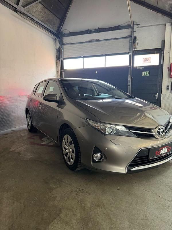 Gebraucht Toyota Auris Life 132 PS (97 kW) 2014 Grau Limousine