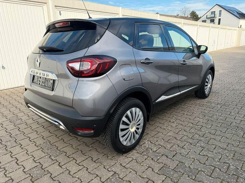 Używany Renault Captur Initiale Paris 118 KM (86 kW) 2017 Srebrny SUV